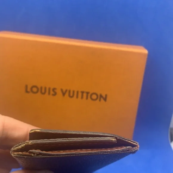 ❤️ ♥️ 💜 🤎 Louis Vuitton Monogram signature design LV Logo
